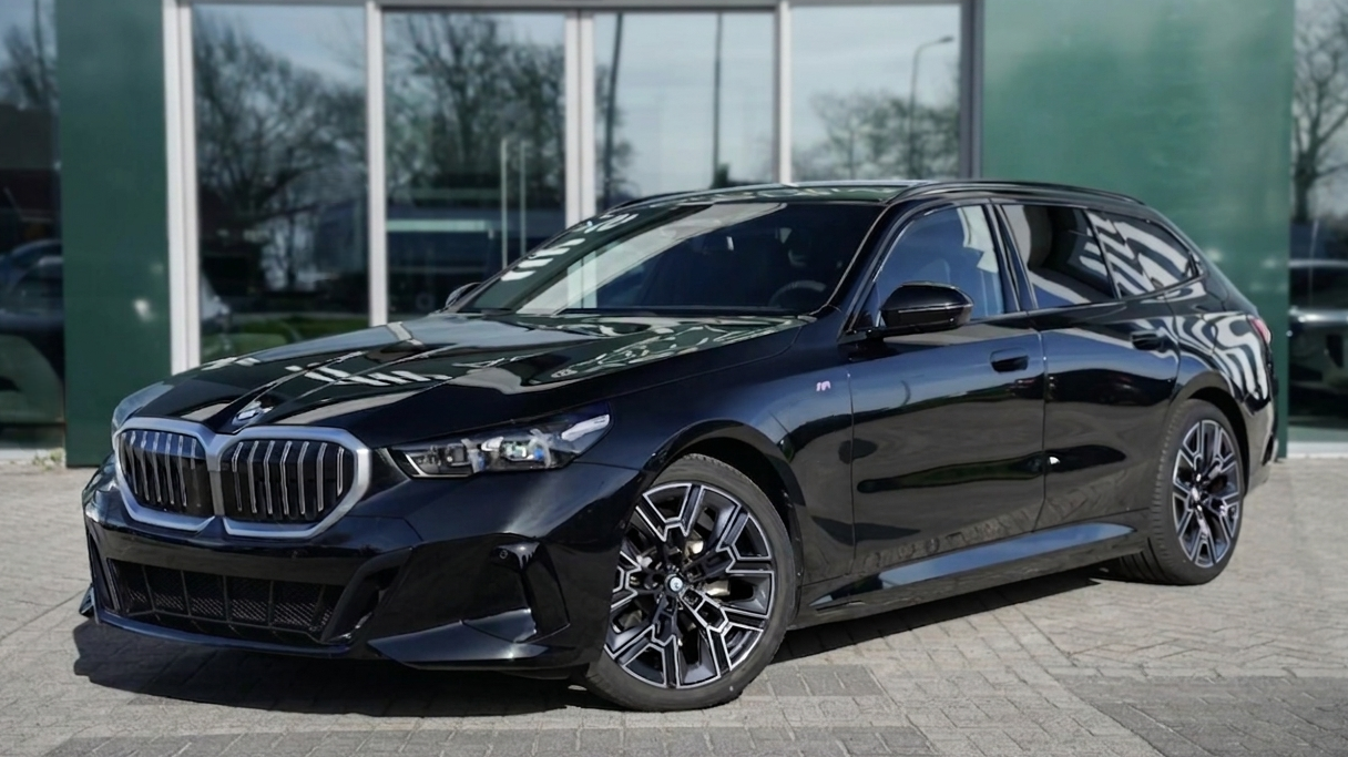 BMW Serii 5 520d xDrive Touring M Sport (6454BS)